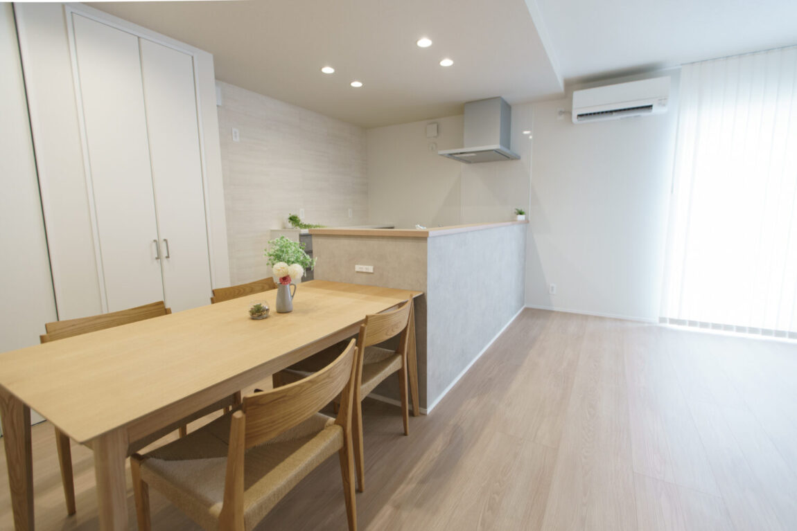 シンプルで上品な色使いが魅力的な住まい｜三条市